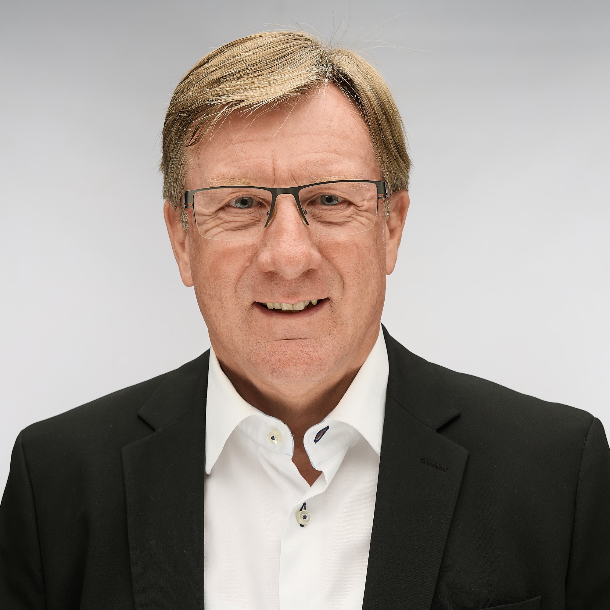 Demuth AG Kontakt Brot Heinz 2400px 2